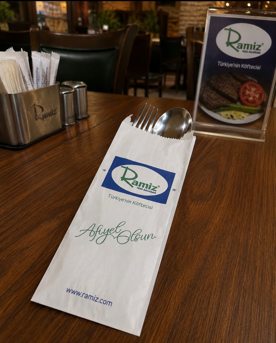 Restoran için markaya özel kağıt ikram seti
